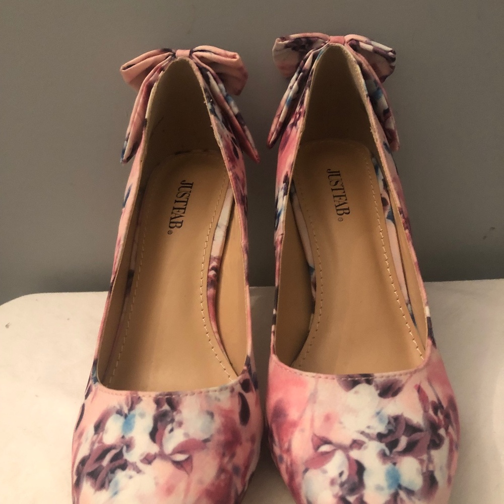 Justfab Women’s satin heels 9.5 size 3” heel